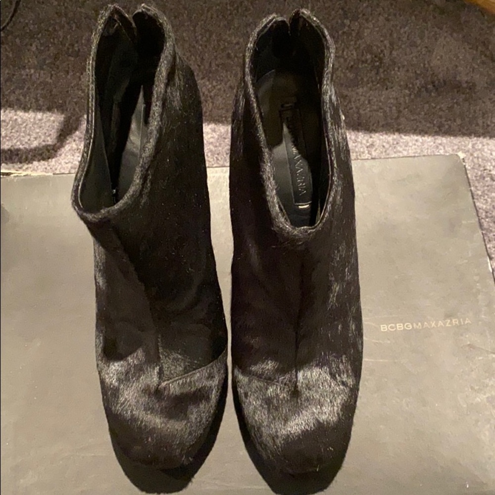 BCBG Maxazria black booties size 8